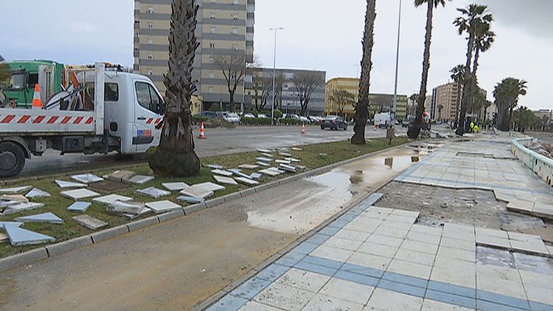 Fuerte temporal en El Estrecho - Ver ahora