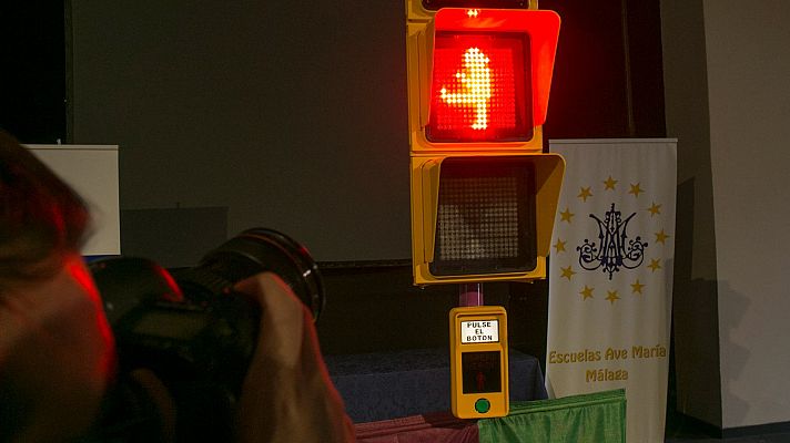 Telediario 2 - "¡Quiétorrr!", el semáforo que recuerda la figura de Chiquito de la Calzada en Málaga