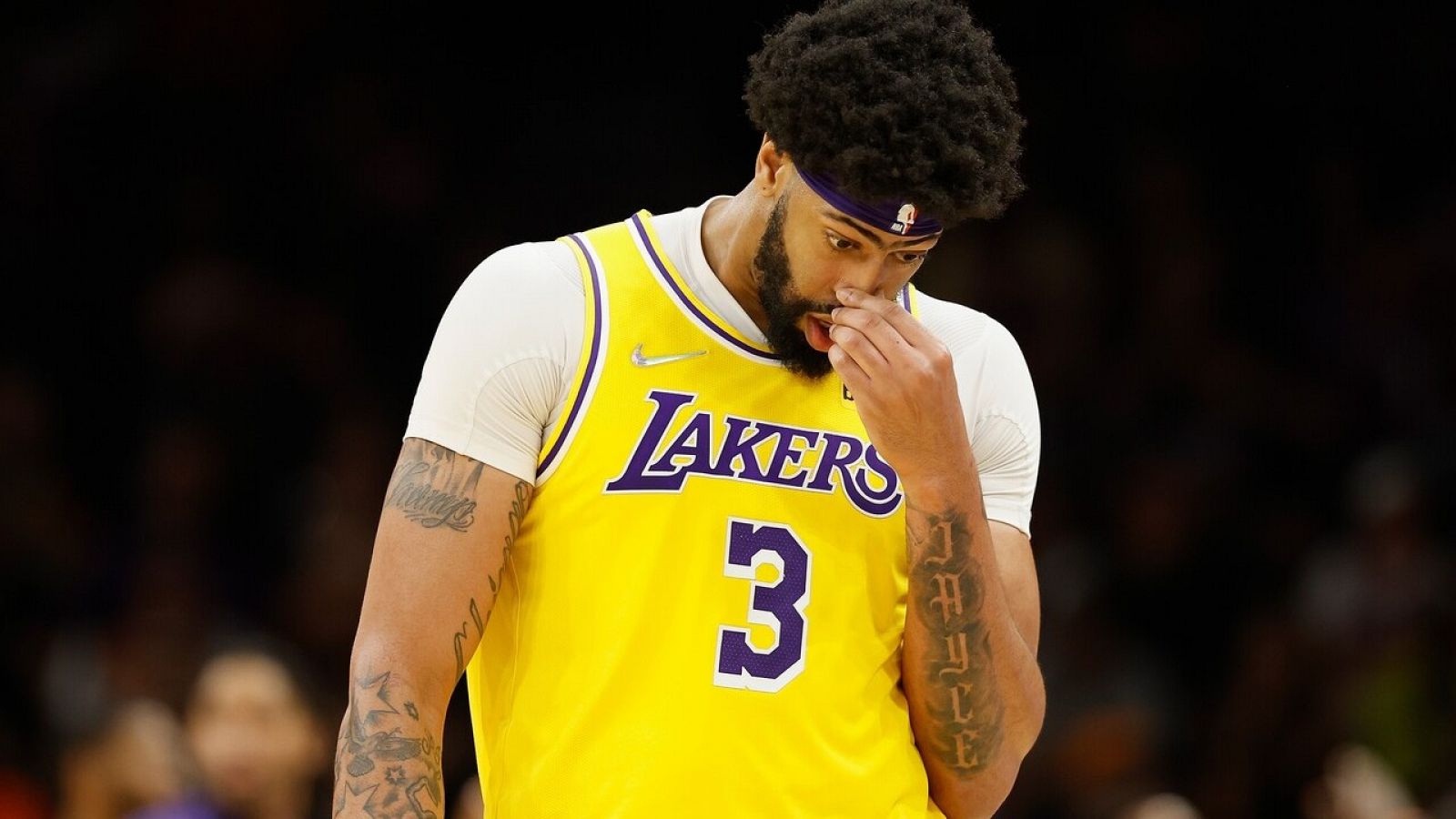 Los Lakers se quedan sin "playoff" tras caer ante los Suns