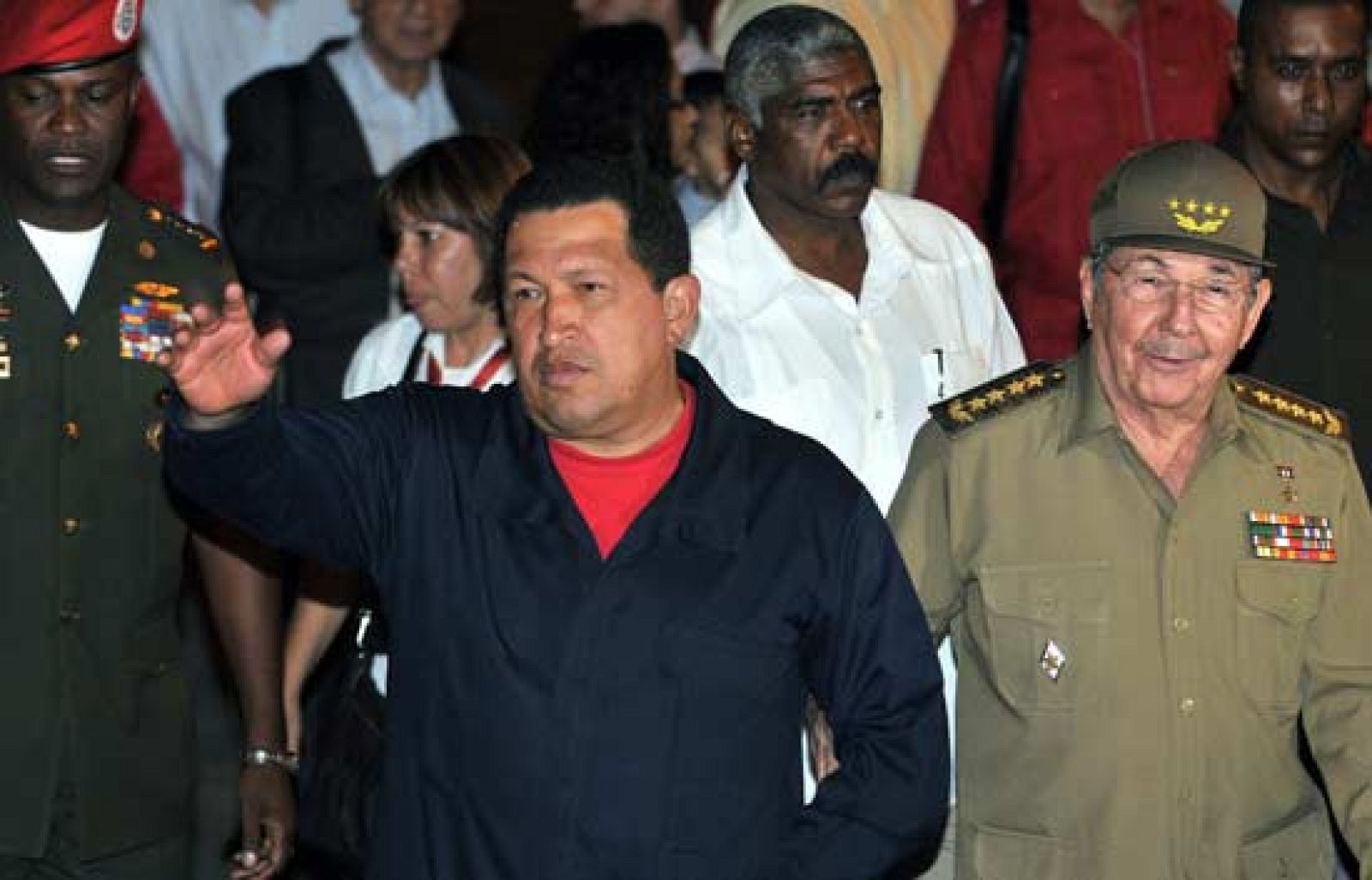 Chávez llega a la cumbre del ALBA en la que espera que reaparezca Fidel | Ver