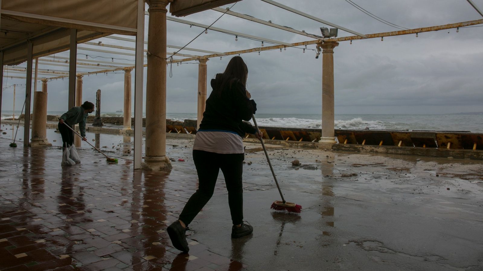 El temporal deja destrozos en las costas de Málaga y Murcia