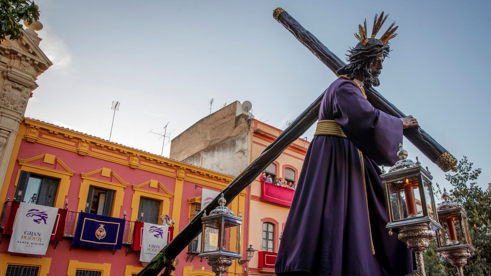 Sevilla se prepara para la Semana Santa tras el silencio de dos años de pandemia