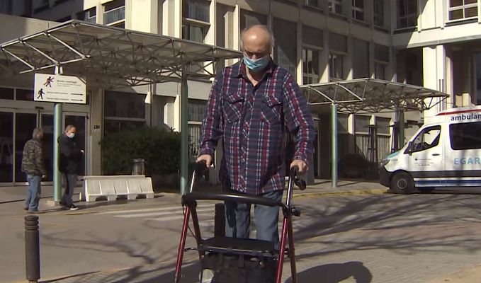 Telediario 1 - Sigue ingresado por COVID-19 dos años después