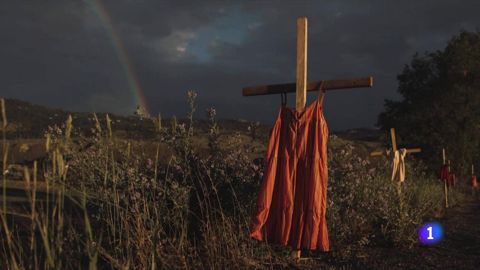 Las tumbas de los niños indígenas de Canadá gana el premio a la foto del año en el World Press Photo 2022