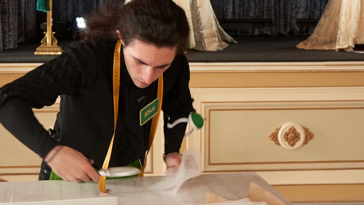 Maestros de la costura - La bruma divina de Josie cae sobre Borja