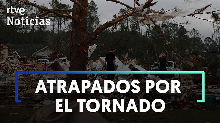 Una pareja estadounidense se salva tras atravesar un tornado conduciendo 