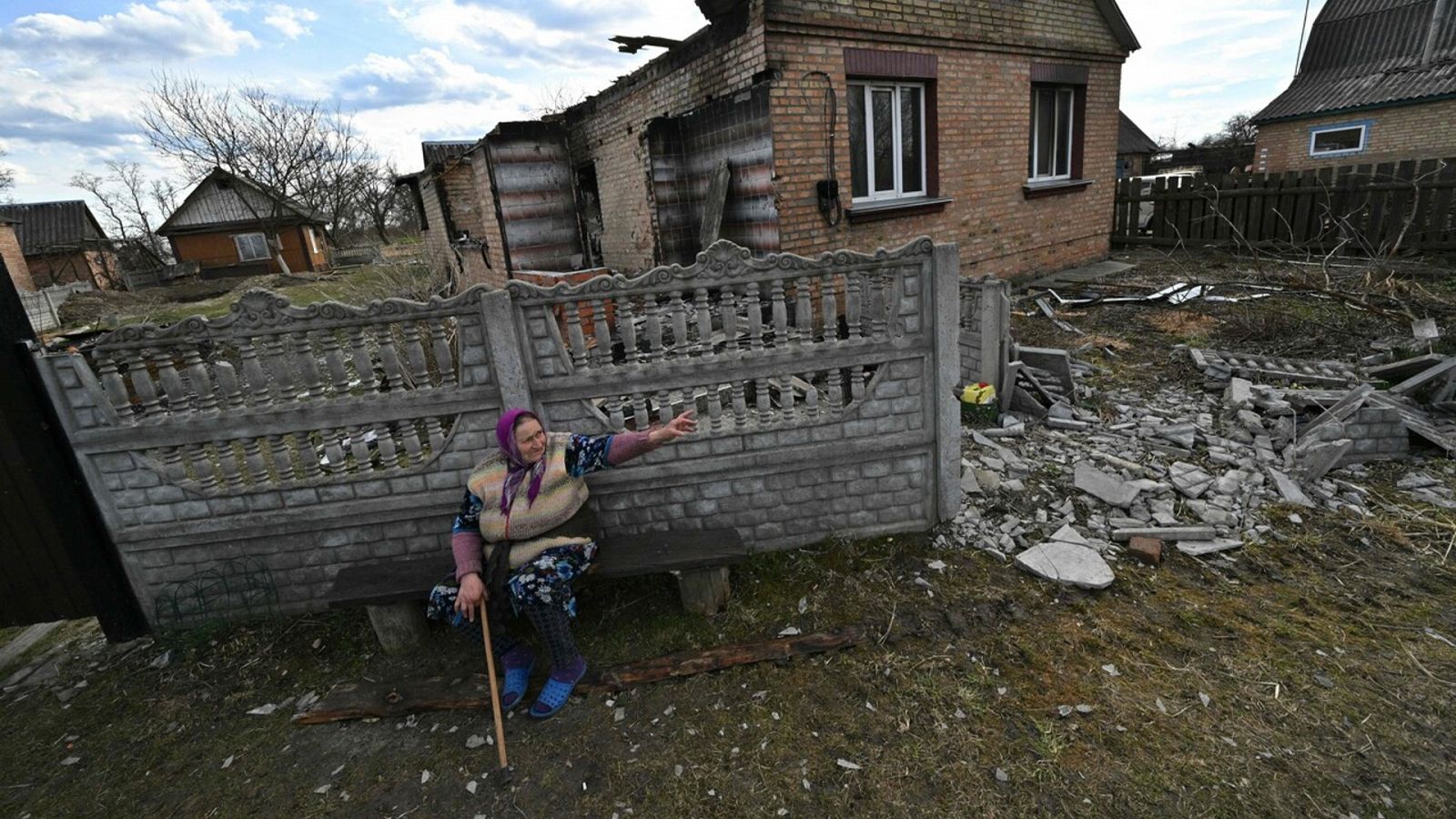 Guerra de Ucrania: La población huye de los combates en el Donbás