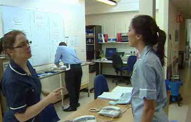 Informe Semanal - Cuidando al paciente inglés