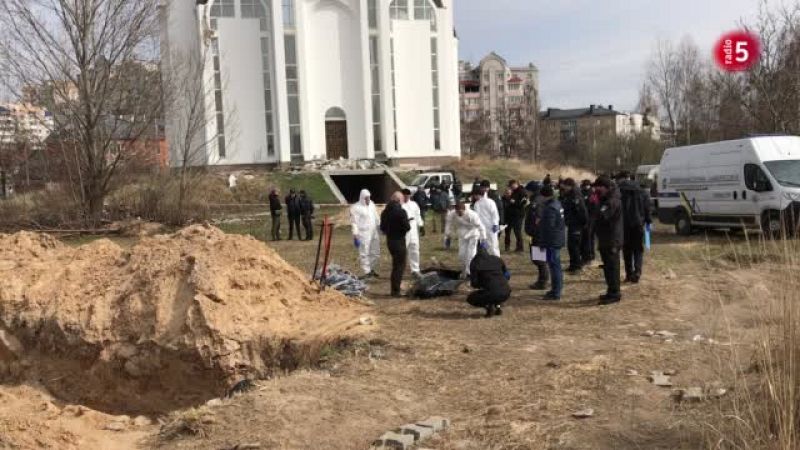 RNE en Ucrania | Ursula von der Leyen y Josep Borrell visitan Bucha como símbolo de apoyo - Escuchar ahora