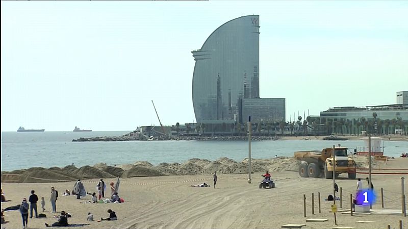 Barcelona estrena la seva temporada de platges amb la prohibició de fumar