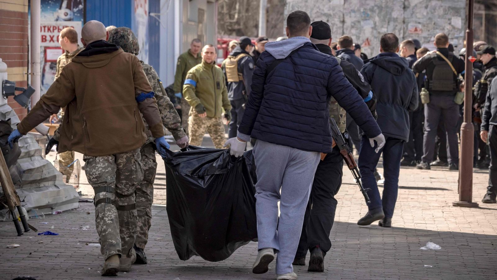 Mueren al menos 50 personas en un bombardeo en la estación de Kramatorsk