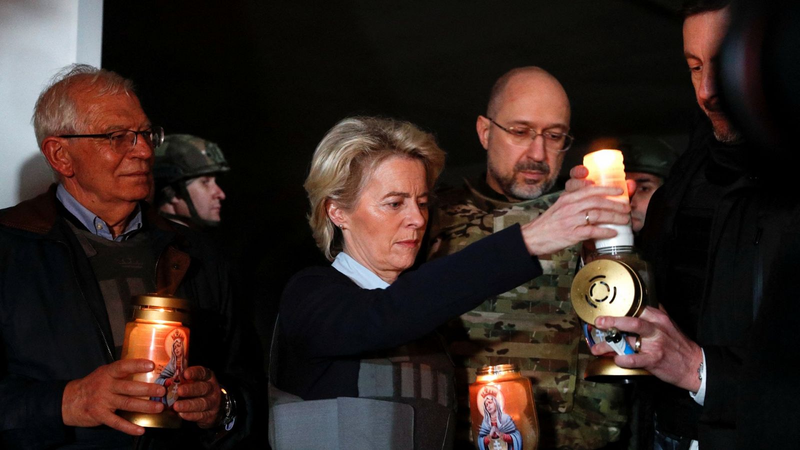 Von der Leyen y Borrell visitan Bucha: "Hemos visto la humanidad en pedazos"