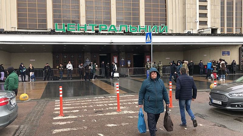 RNE en Kiev | Se ralentizan las evacuaciones de civiles tras el bombardeo de Kramatorsk - Escuchar ahora