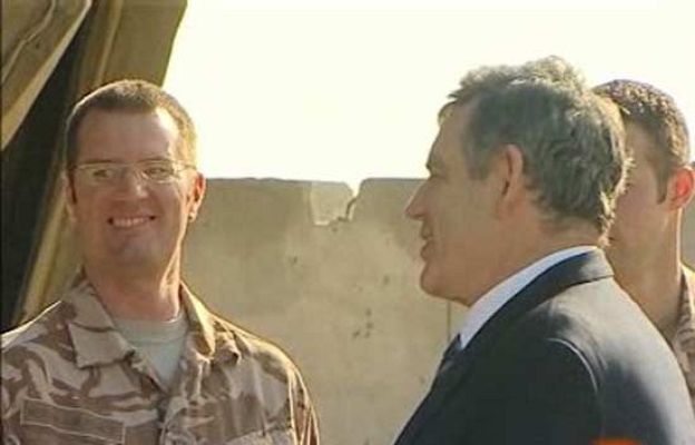  - Brown,con sus tropas en Afganistán