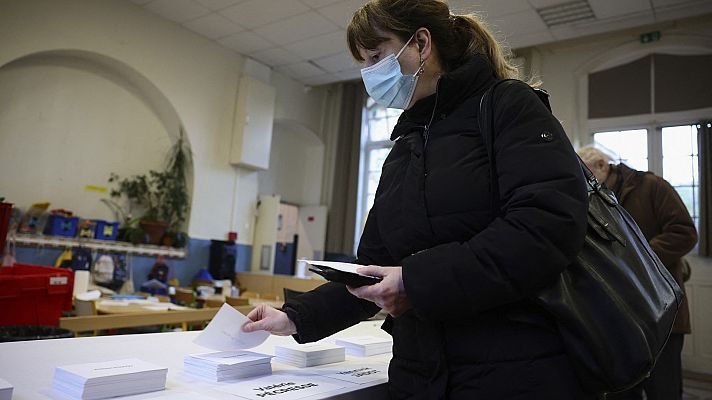 Francia vota en la primera vuelta de las presidenciales