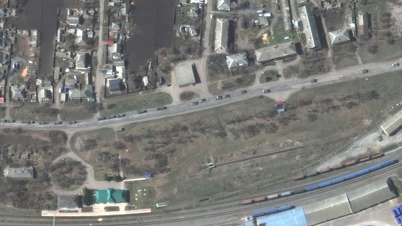 Un convoy militar ruso de más de 12 km se dirige al Donbás