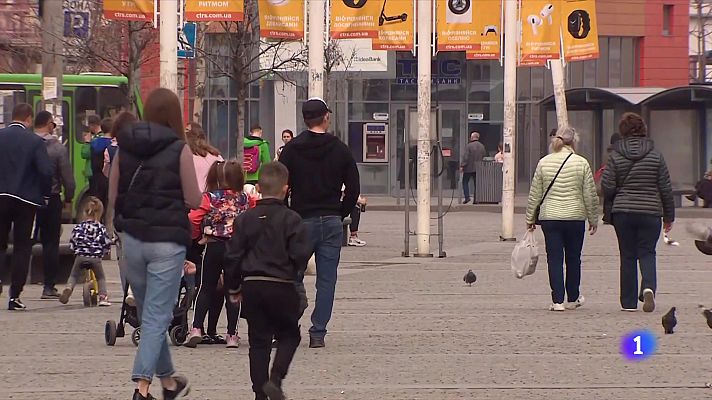 Telediario 1 - La ofensiva en Donbás transforma a Dnipro: de ciudad segura en vía de escape de refugiados