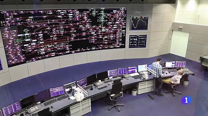 Telediario 1 - Tras la bajada de los últimos días este martes la electricidad volvera a subir un 47 %, hasta los 237,3 euros/MWh