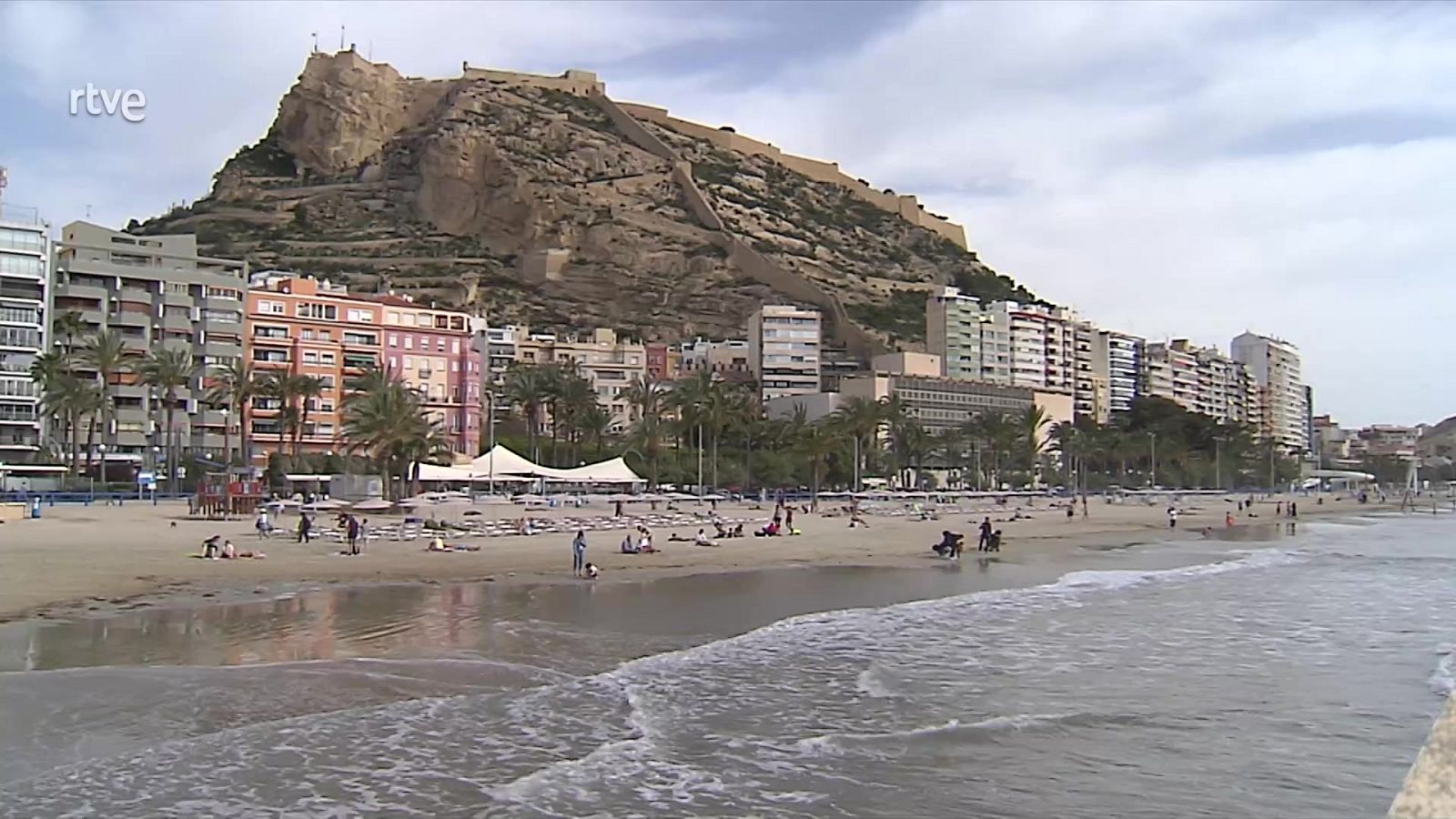 Temperaturas en descenso notable en el tercio oeste peninsular. Probabilidad de precipitaciones localmente persistentes en Rías Bajas y oeste del sistema Central - ver ahora