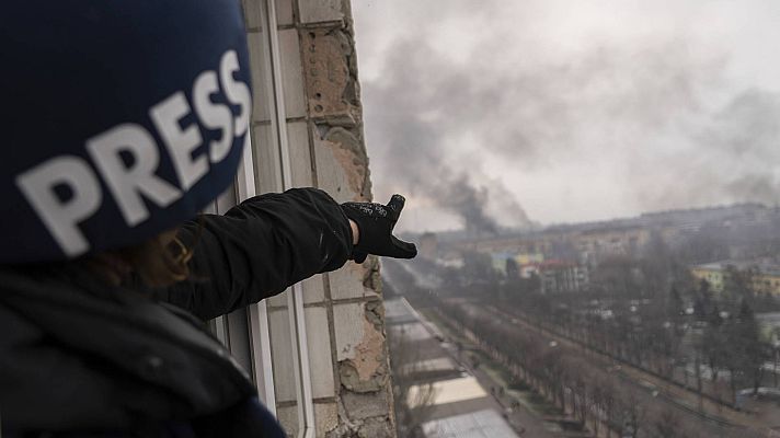 Telediario 2 - Una empresa de Colombia fabrica ropa blindada especial para enviar a Ucrania