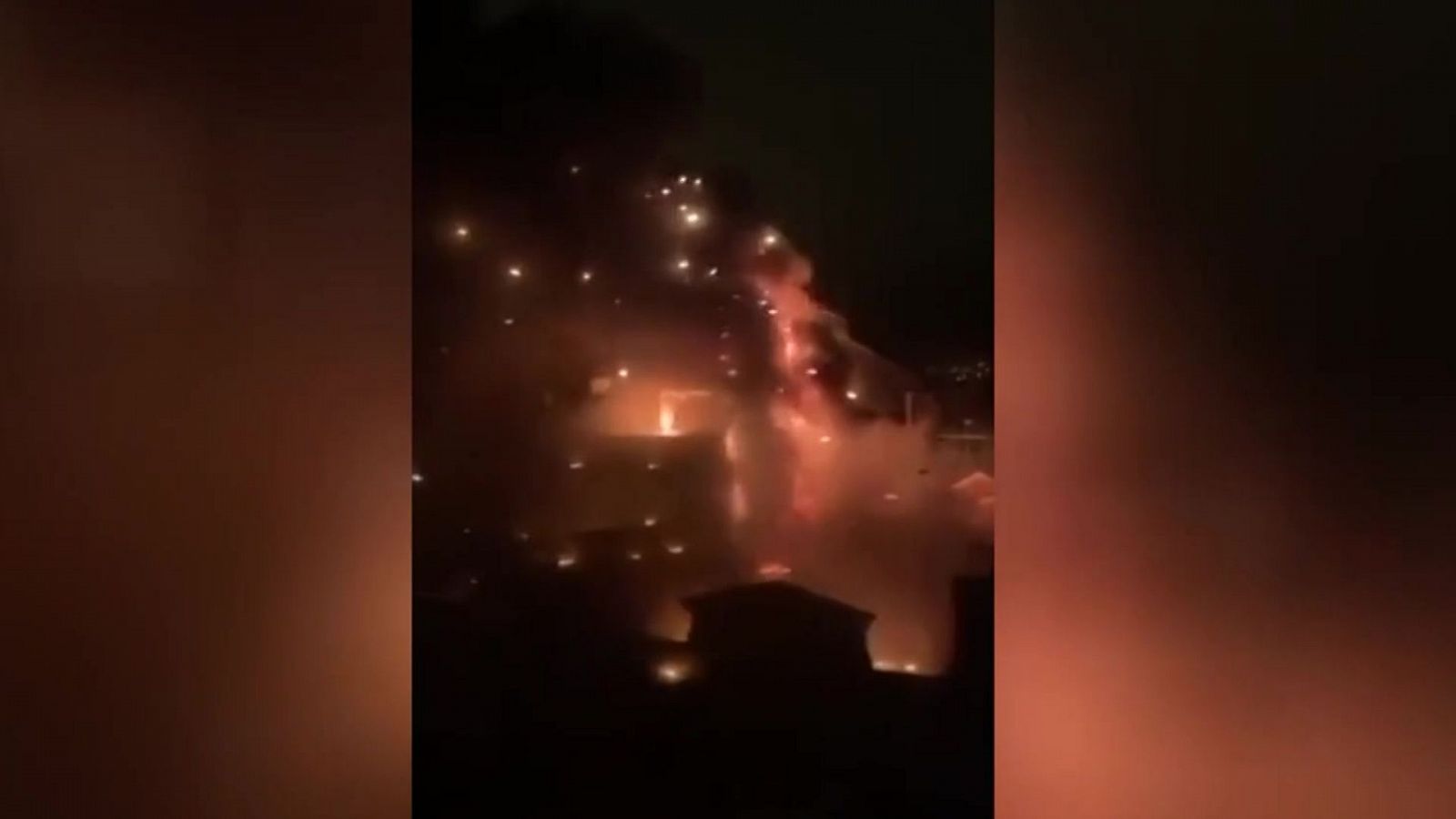 Cuatro heridos, uno de ellos grave, en un incendio en Barcelona