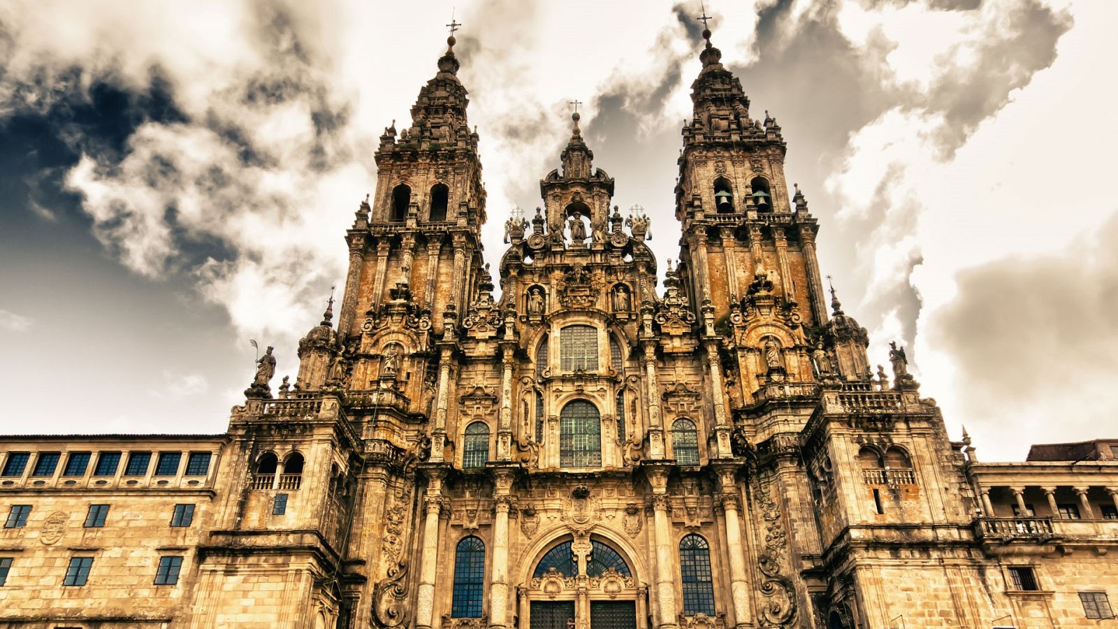 La luz y el misterio de las catedrales - Catedral de Santiago de Compostela - Documental en RTVE
