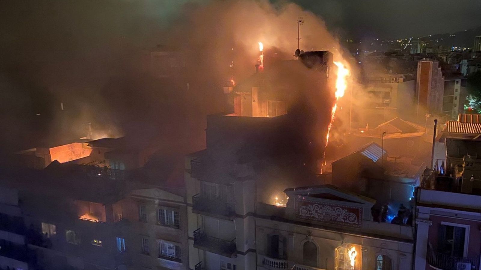 Incendi i explosió d'un bar a l'Eixample de Barcelona