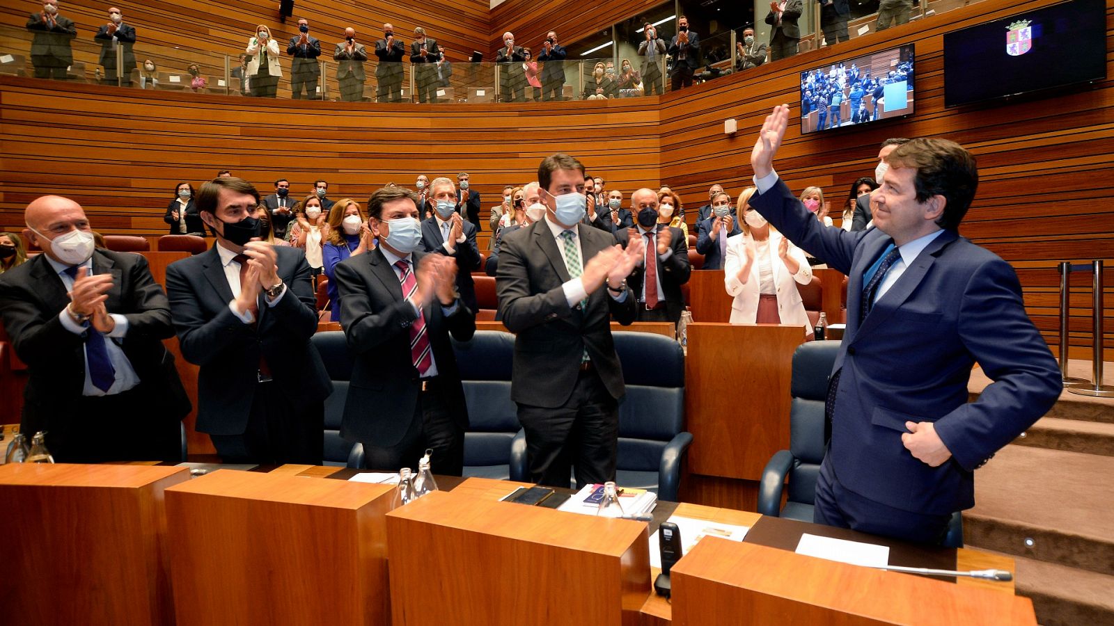 Mañueco es investido como presidente de Castilla y León en un gobierno en coalición con Vox