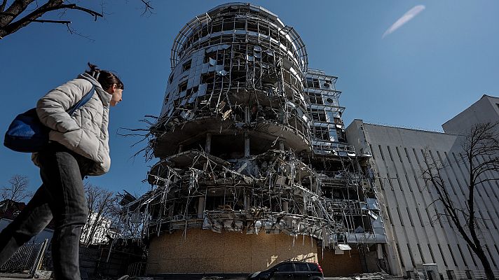 Telediario 1 - Rusia intensifica los bombardeos sobre Járkov