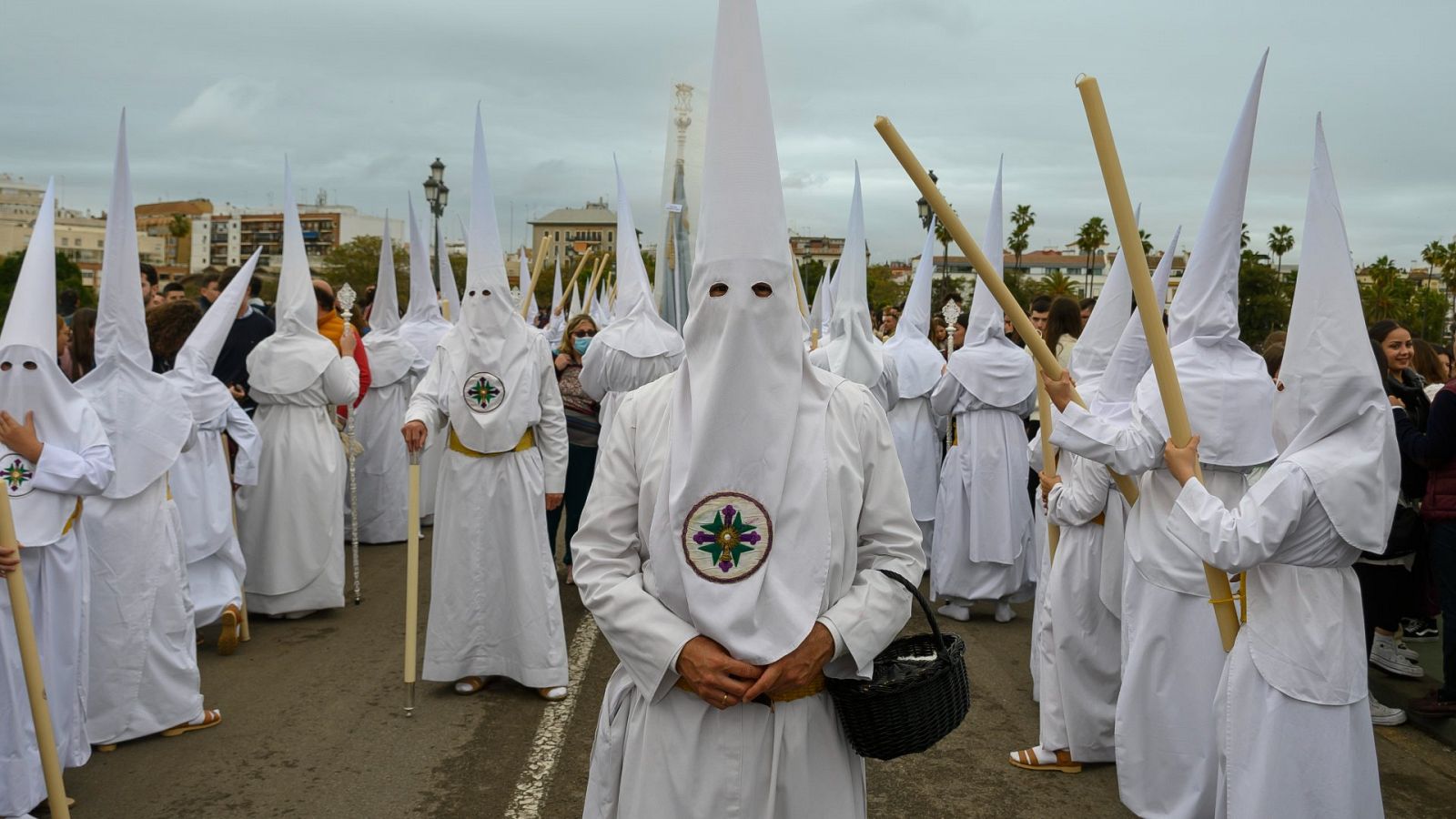 Las procesiones, pendientes de la lluvia