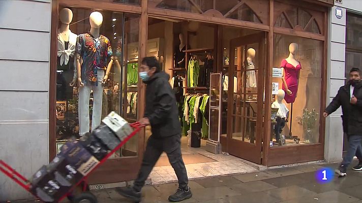 L'Informatiu - Els hàbits de consum s'adapten per fer front a l'escalada de preus