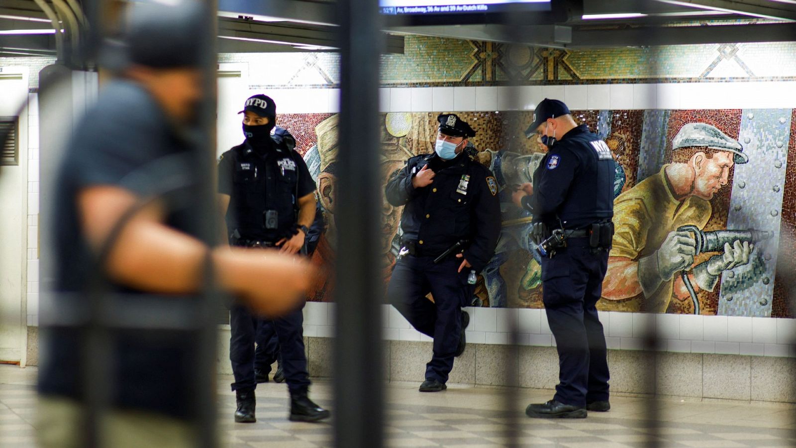 Detienen al sospechoso del tiroteo en el metro de Nueva York