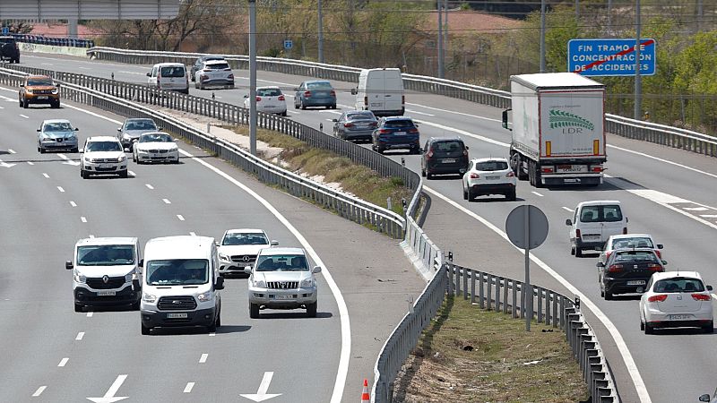 Atascos en las salidas de las ciudades en la segunda fase de la operación de Semana Santa