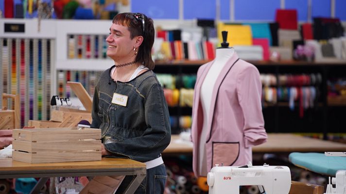 Maestros de la costura - Pablo confecciona la blazer de Marge Simpson