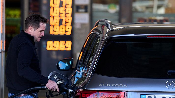 Telediario 1 - El precio del combustible más caro en una Semana Santa