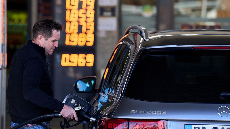 El precio del combustible vuelve a bajar, pero sigue siendo el más caro en una Semana Santa