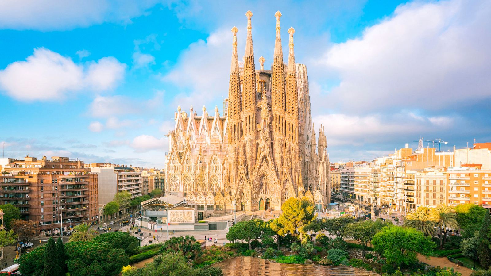 La luz y el misterio de las catedrales - Catedral de Barcelona (Catedral de Santa Eulalia) - Documental en RTVE