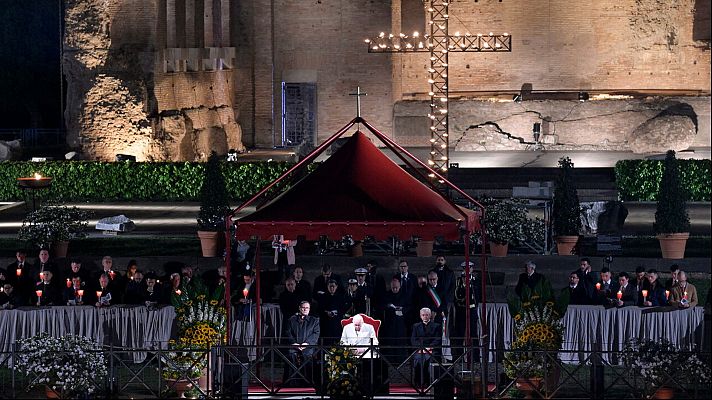 Via Crucis desde el Coliseo de Roma