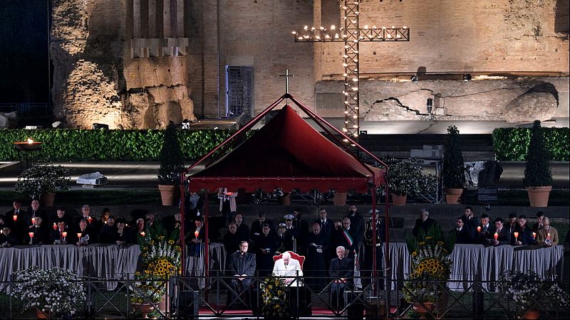 Semana Santa 2022 - Via Crucis desde el Coliseo de Roma - ver ahora