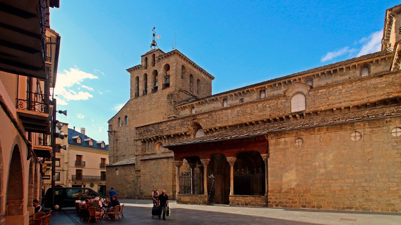 La luz y el misterio de las catedrales - Catedral de Jaca (Catedral de San Pedro) - Documental en RTVE