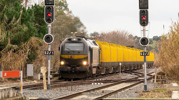 Telediario 1 - Siete personas mueren cada año atropelladas en pasos a nivel en España