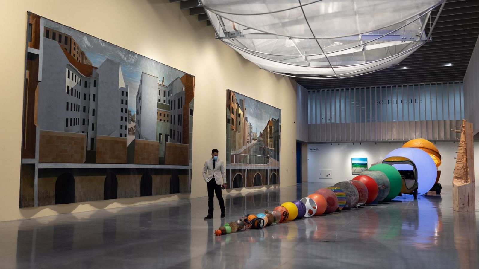 Telediario Fin de Semana: El Centro Pompidou de Málaga ofrece un recorrido onírico | RTVE Play
