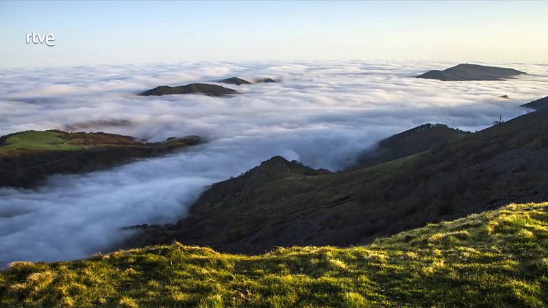 Intervalos de viento fuerte en Ampurdán e islas occidentales de Canarias - ver ahora