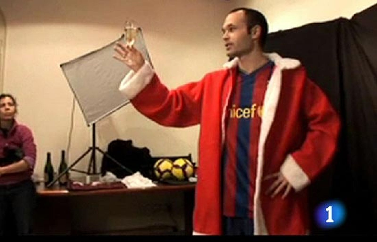 Iniesta se viste de Papá Noel | Ver