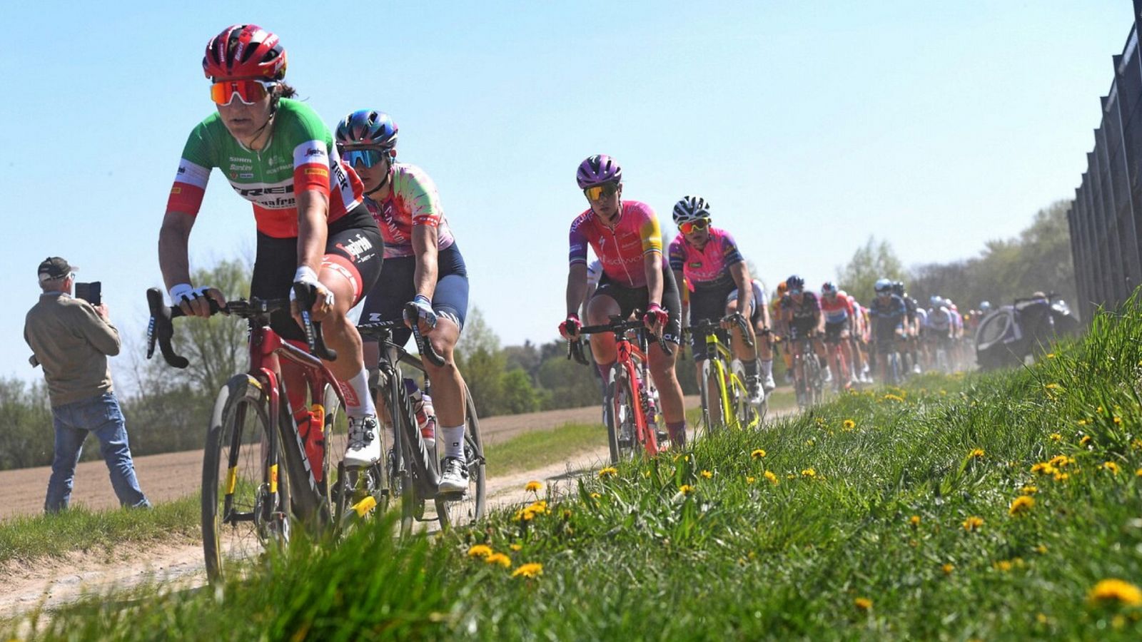 Ciclismo - París - Roubaix. Carrera Femenina - RTVE Play