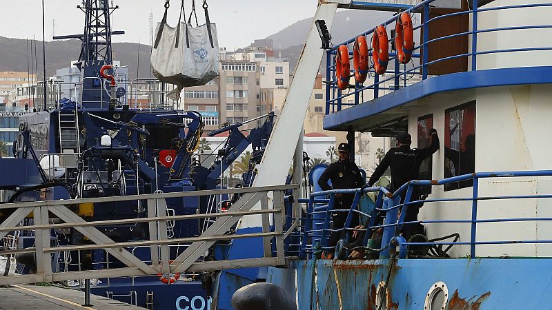 Cinco detenidos en un pesquero con 2.900 kilos de cocaína al sur de Canarias