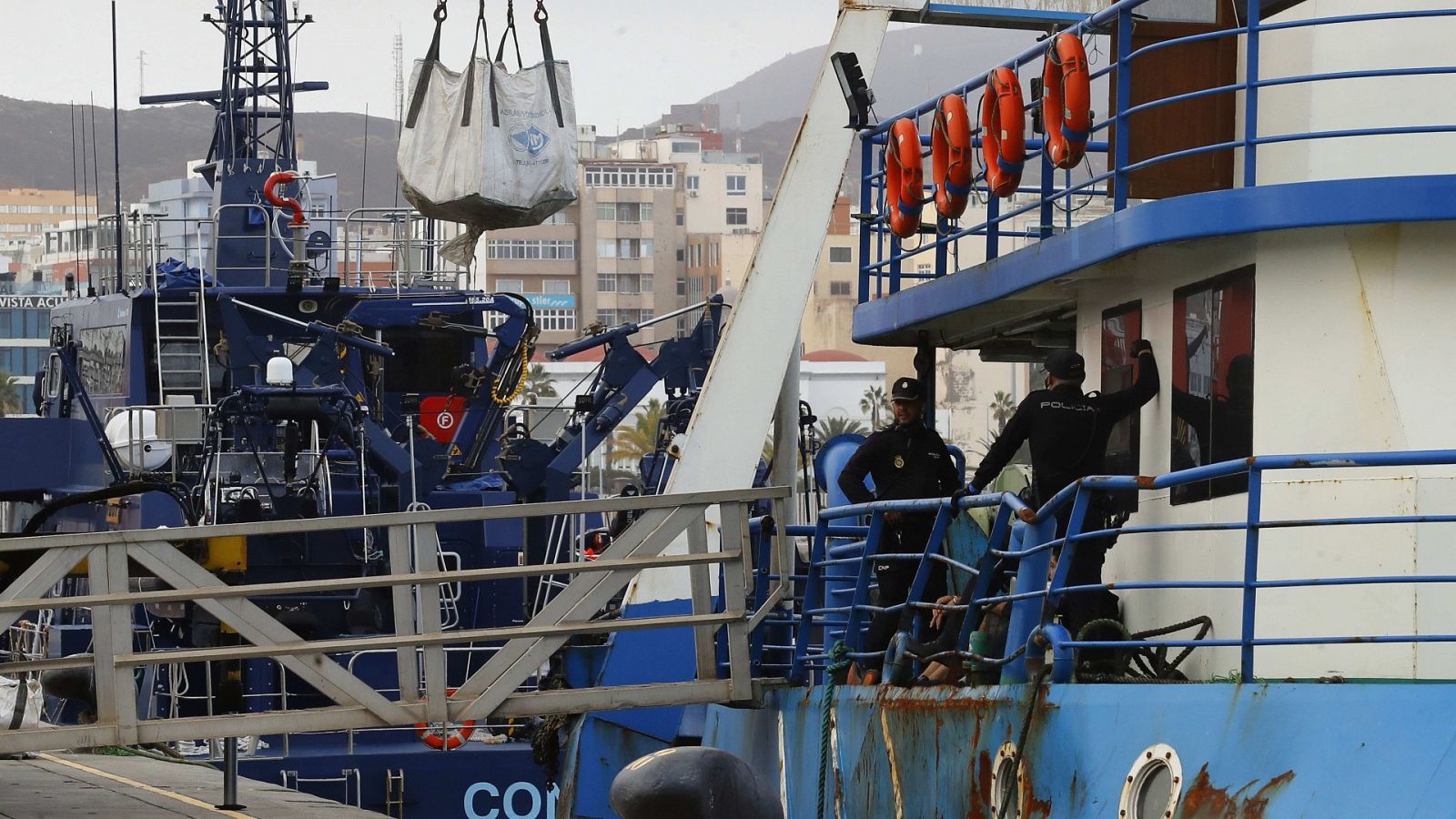 Cinco detenidos en un pesquero con 2.900 kilos de cocaína al sur de Canarias