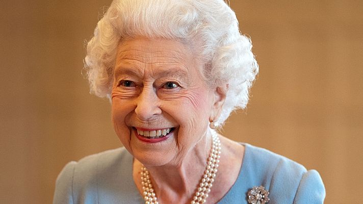 Isabel II abandona el trono: 5 decisiones lo de muestran