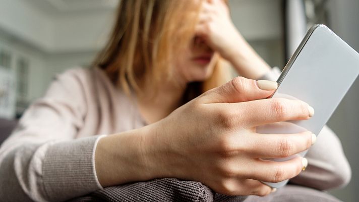 Telediario Fin de Semana - Qué es el 'ghosting' en las relaciones y cuáles sus consecuencias