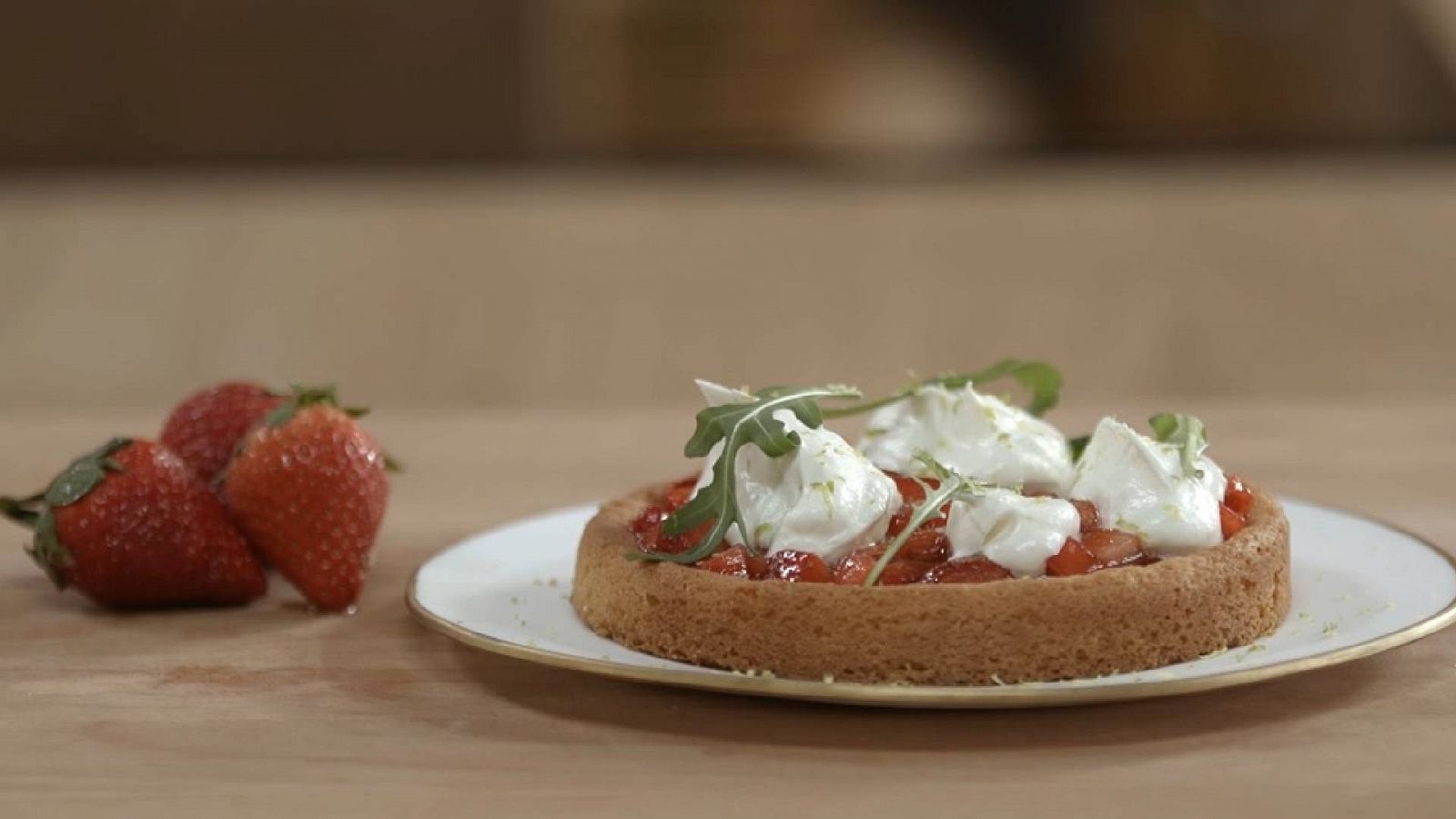 Receta de tartaleta de fresas con nata | Menudos Torres